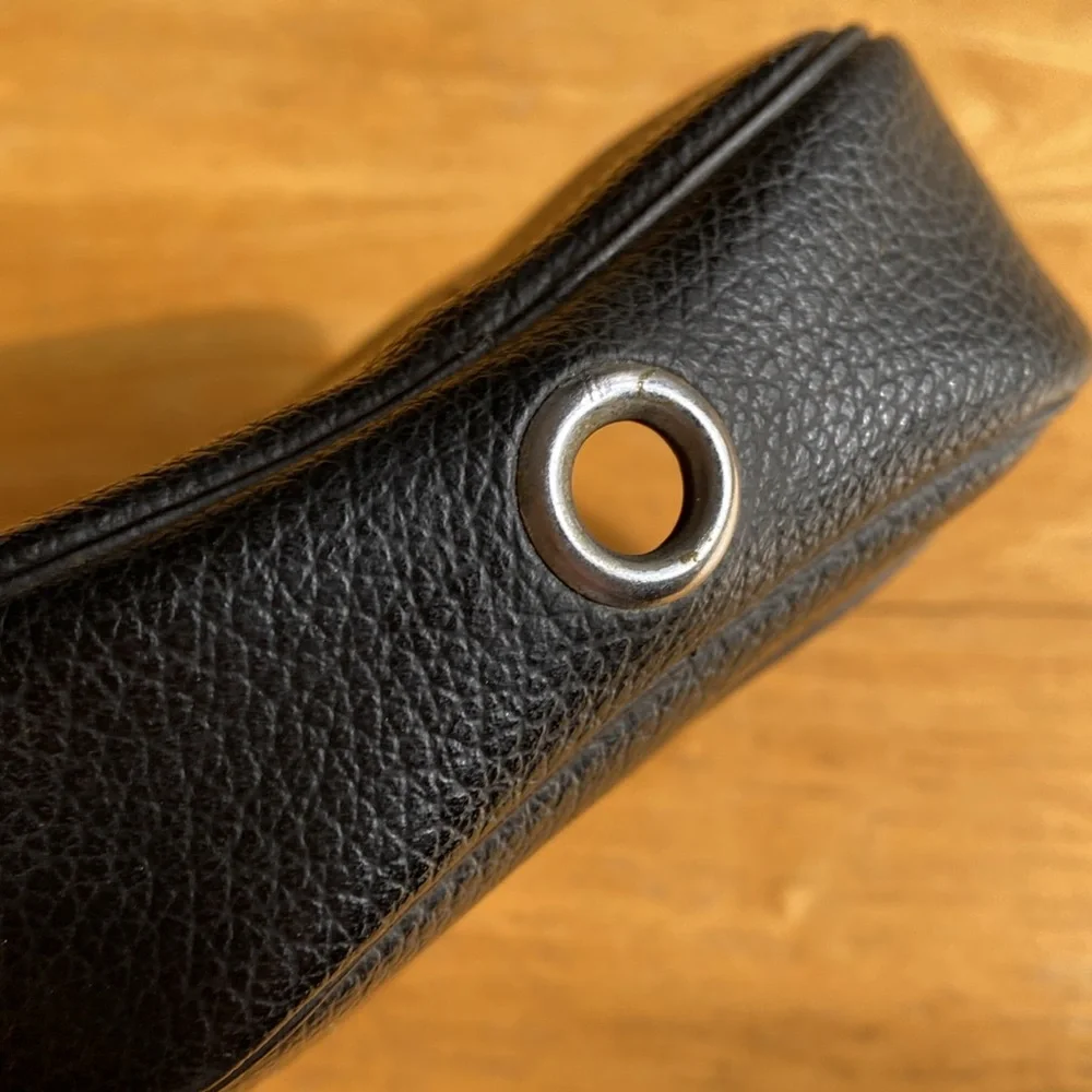 Vintage Nikon 3,5” case vintage with hole, the zipper is still working